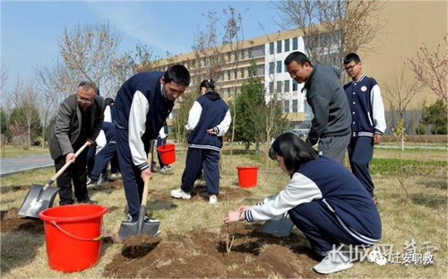 【媒体】长城网报道！亚洲博彩网站：党建引领+三多模式，打造民族融合教育标杆